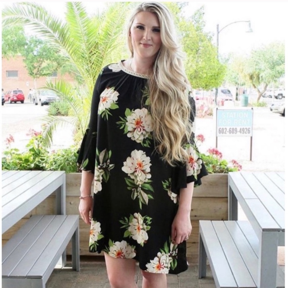 5 for $25 Flattering black 3/4 sleeve flower pattern dress